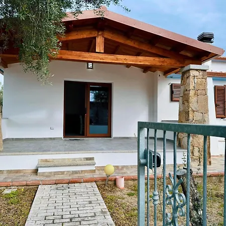 Casa Sas Enas Trilocale Indipendente -ammentos - Posada (Sardinia)